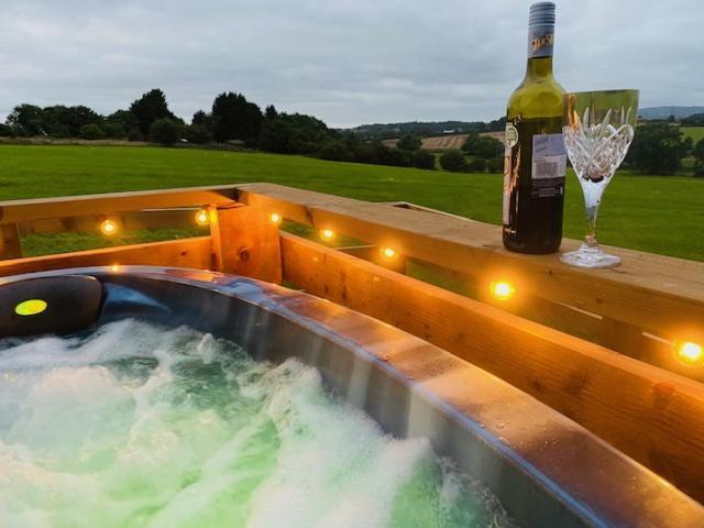 Hotel Burtree House & Retreats Tipi With Secluded Hot Tub Thirkleby Exterior foto